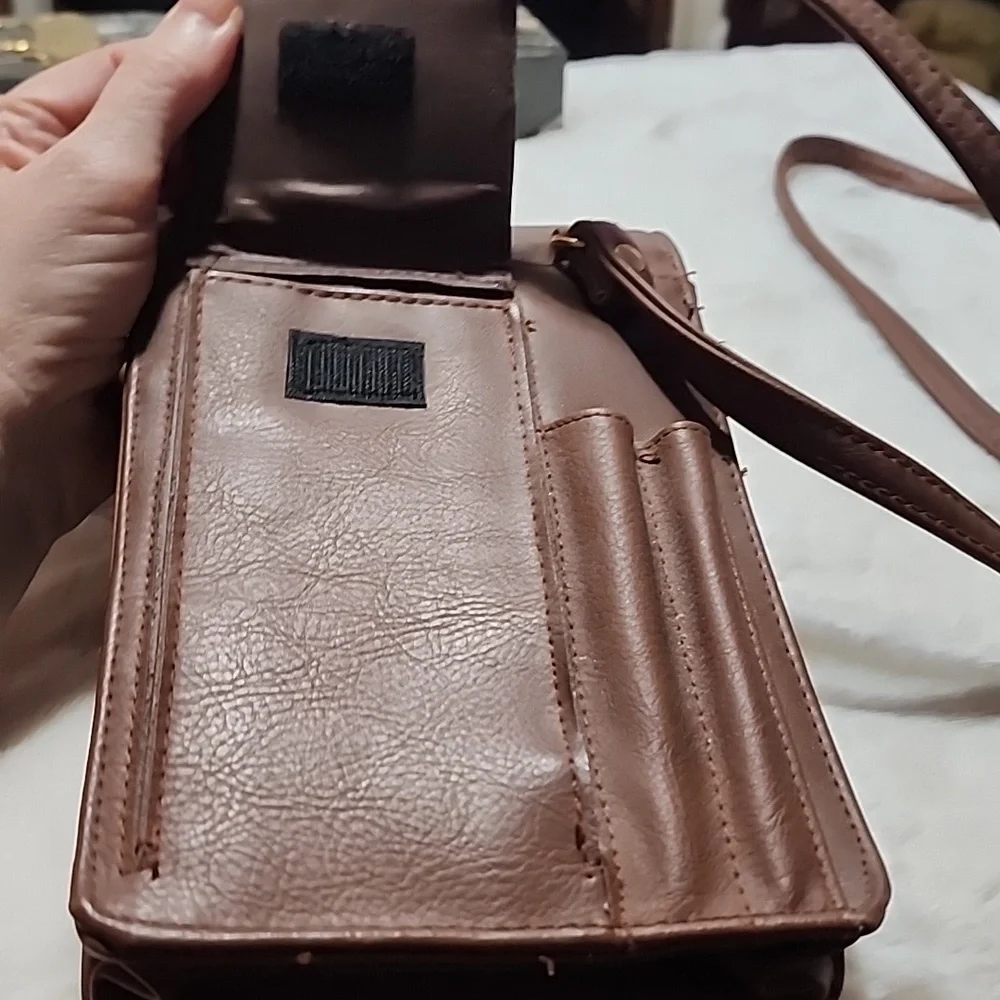 MICHAEL STEVEN'S  CROSSBODY EXPANSION BAG. - Picture 6 of 8